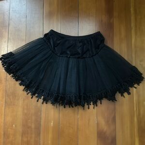 Beautiful vintage women’s one size mini underskirt puff with lace detail